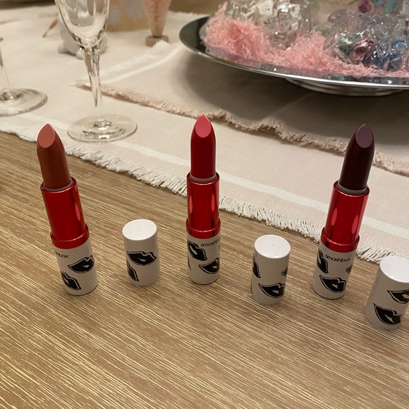 NEW, in CUTE BOX, with PULL UP LID! 3 NEW GORGEOUS LIPSTICKS! ππππ - Picture 2 of 10